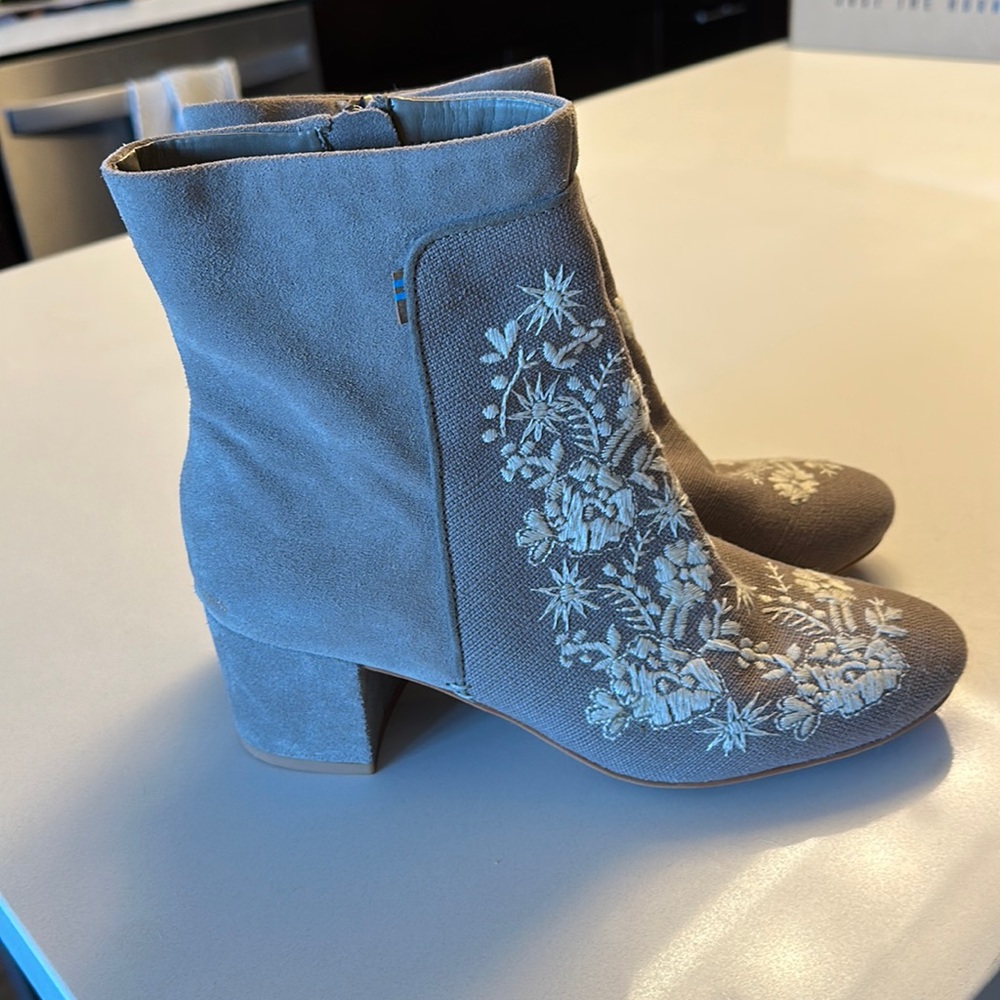Toms Suede Embroidered Evie Boots